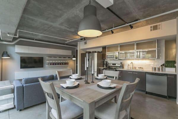 Luxe + Modern Johnny Cash Inspired Executive Condo Nashville Ngoại thất bức ảnh